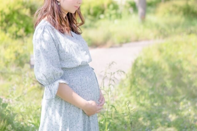 お腹が大きくなってきた妊婦さん
