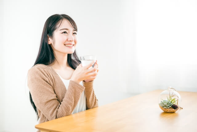 寒くなってきたので温かい白湯を飲んで体を温める